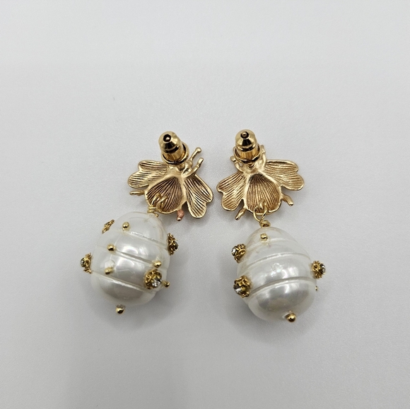 🆕️fashin Cultured pearl bee earrings 🐝 - Picture 6 of 6